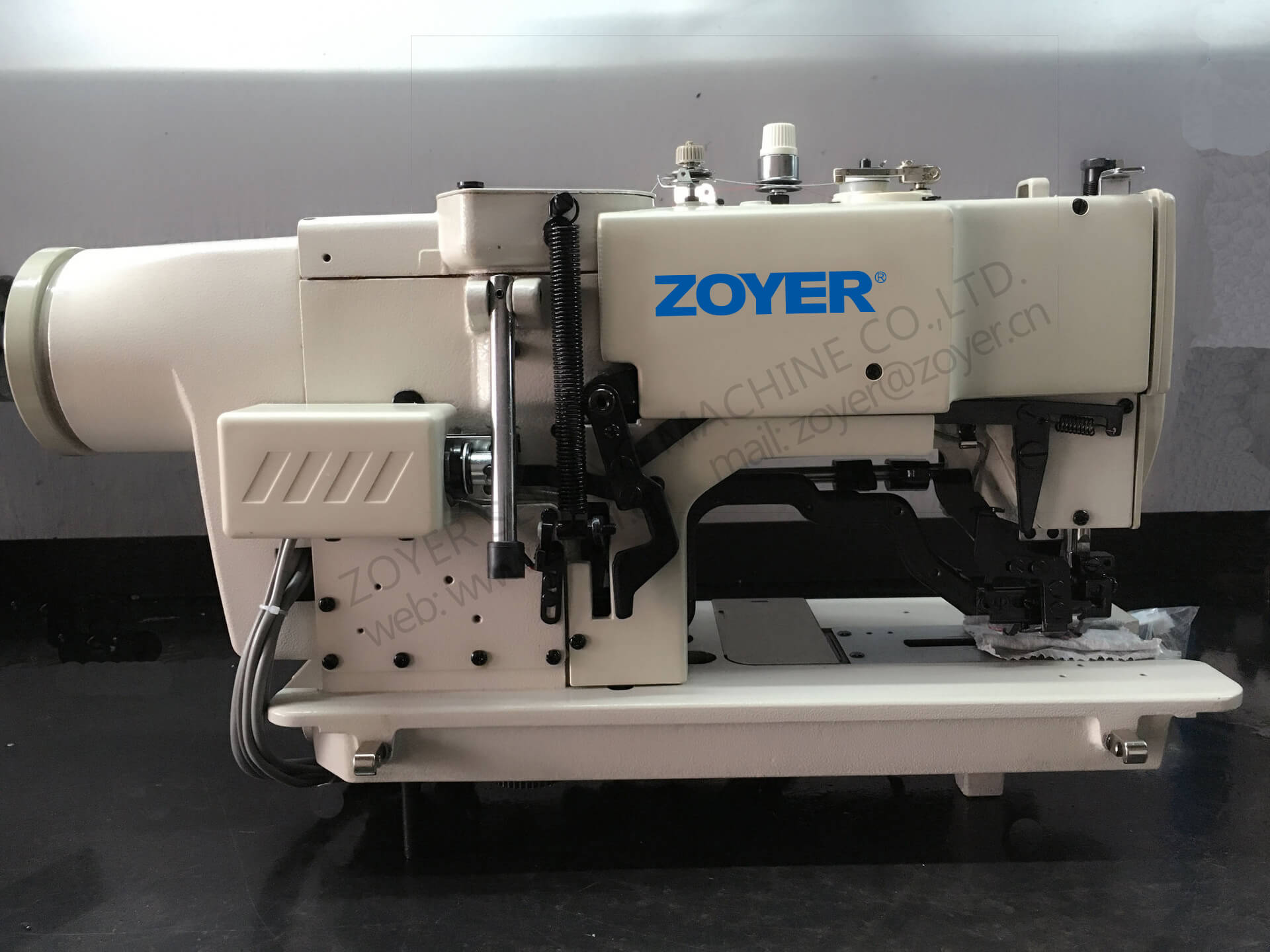 ZY781 ZOYER Lockstitch de alta velocidad Botón recto Máquina de coser de acolchado